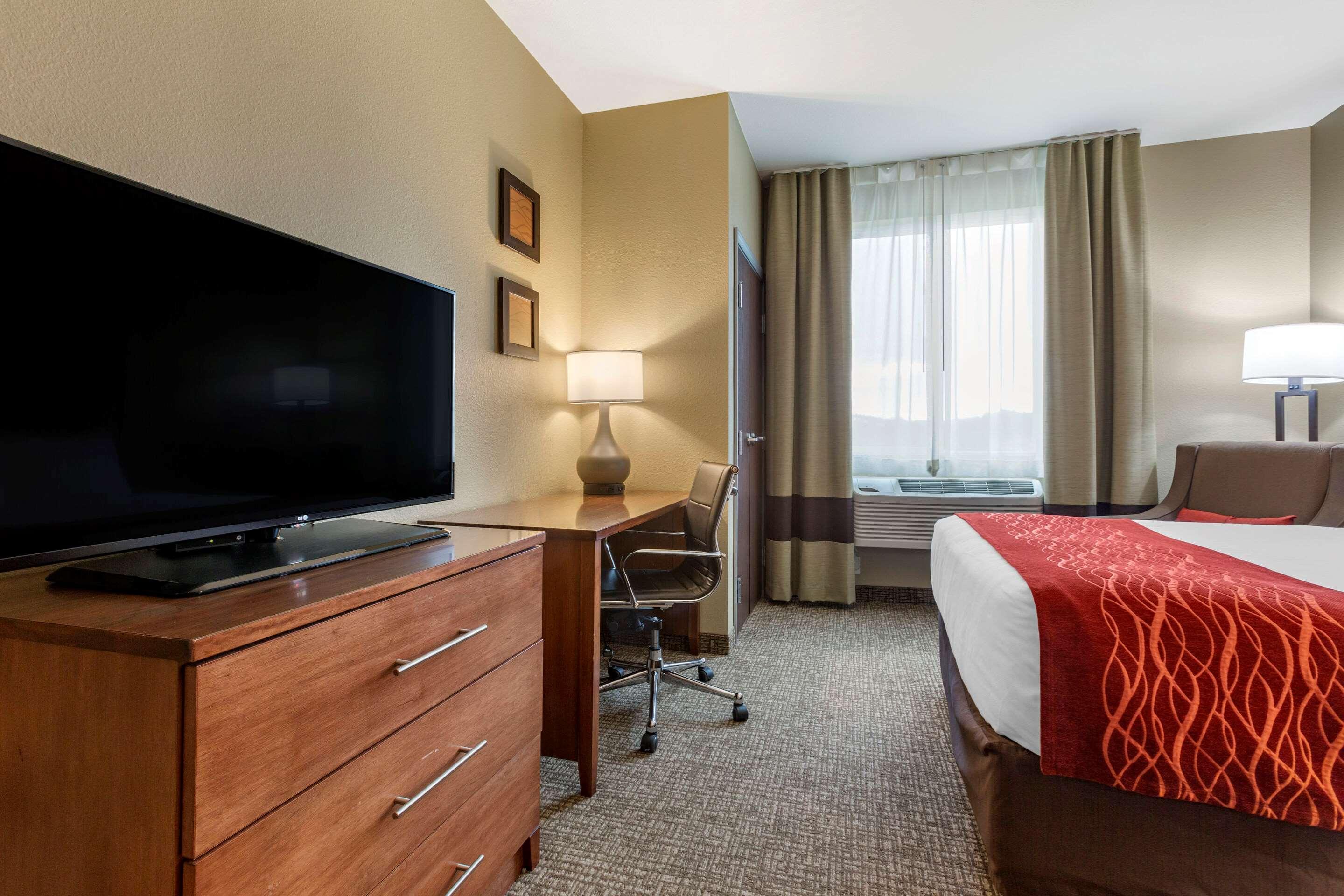 Comfort Inn & Suites Near Mt Rushmore Hill City Esterno foto